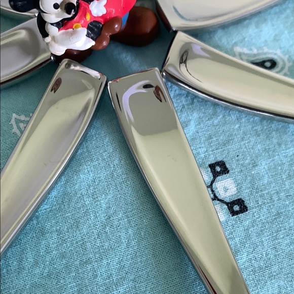 Oneida "Moda" pattern 18/10 NWOT Salad Forks Set/8 - Picture 6 of 12